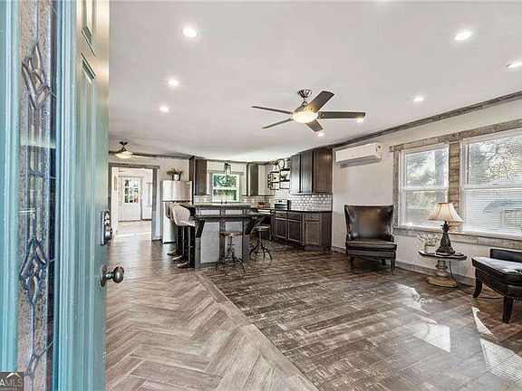 4th image of 5211 Oakdale Rd SE