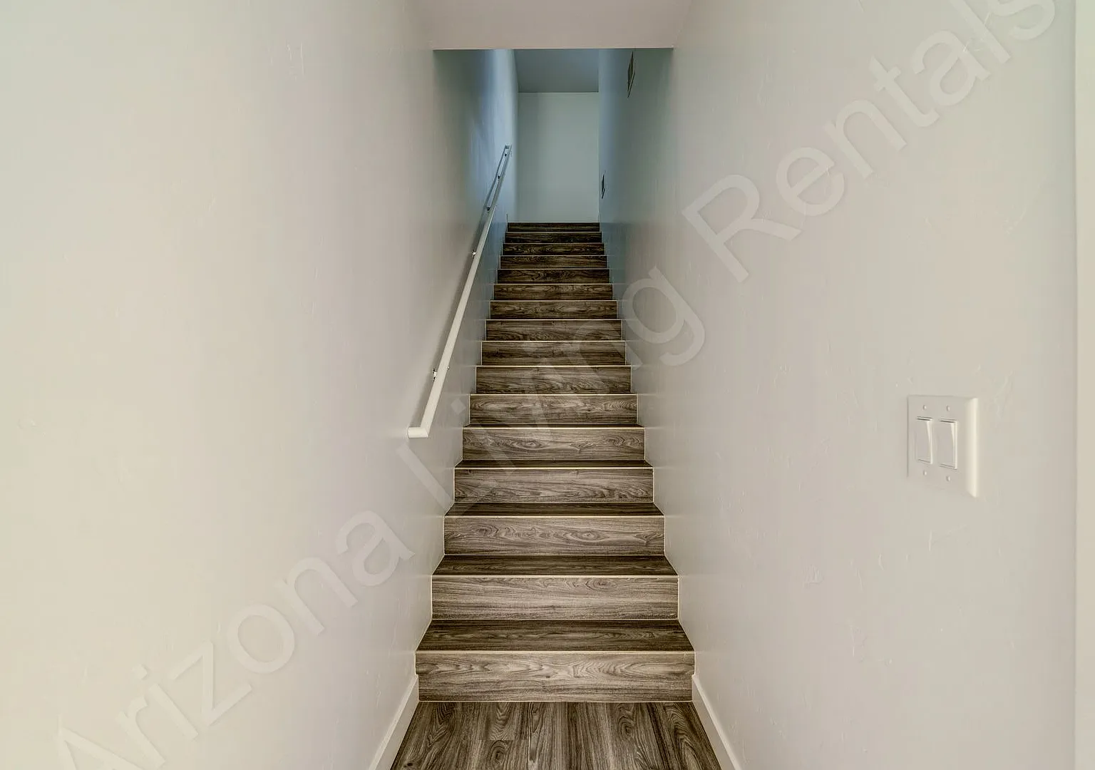 Discover Minimal Modern Living — Photo 4