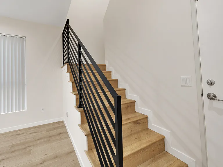 569 E Cypress Ave — Photo 7