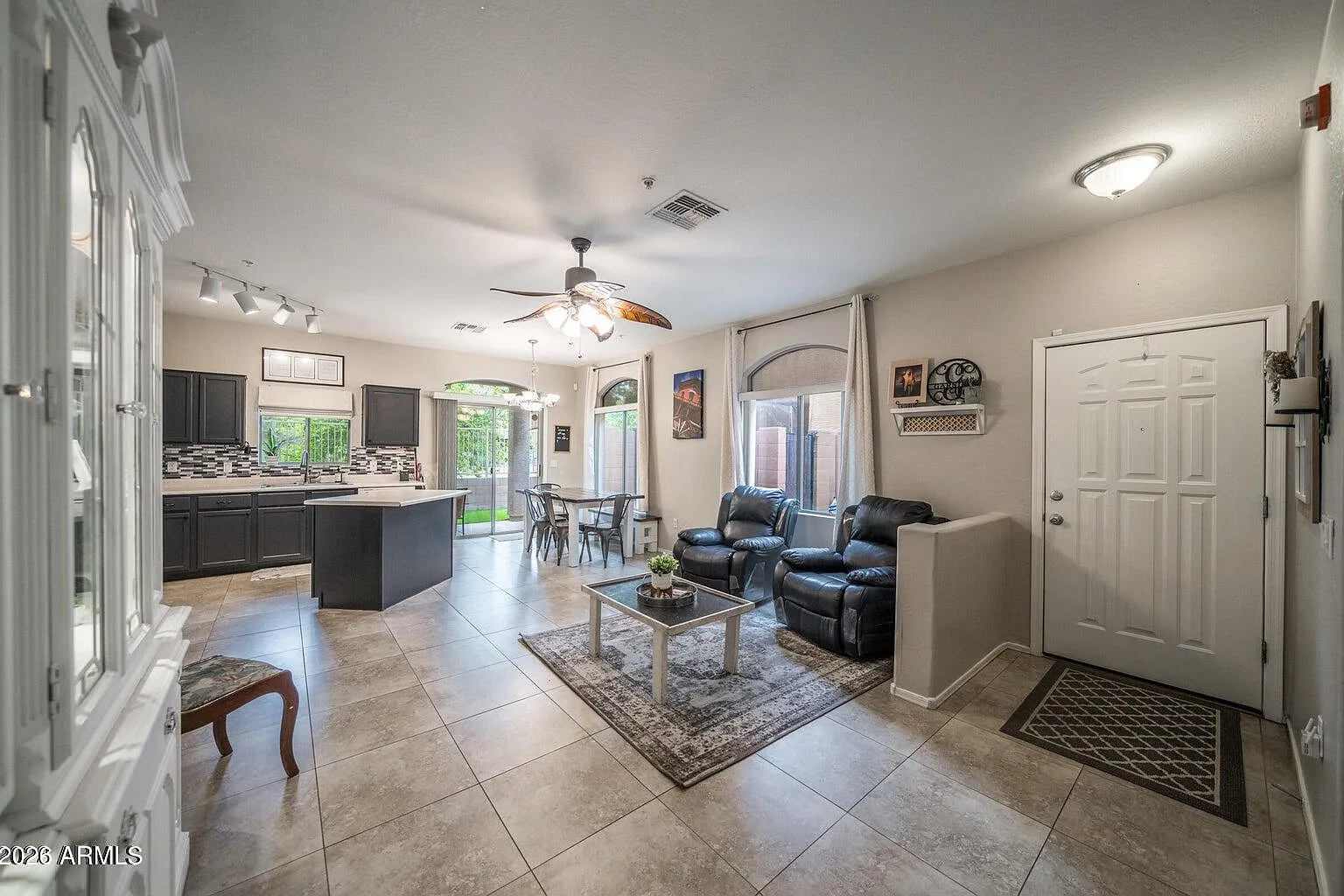 3 bed, 2.5 bath, 1379 sqft, $2,100 — Photo 3