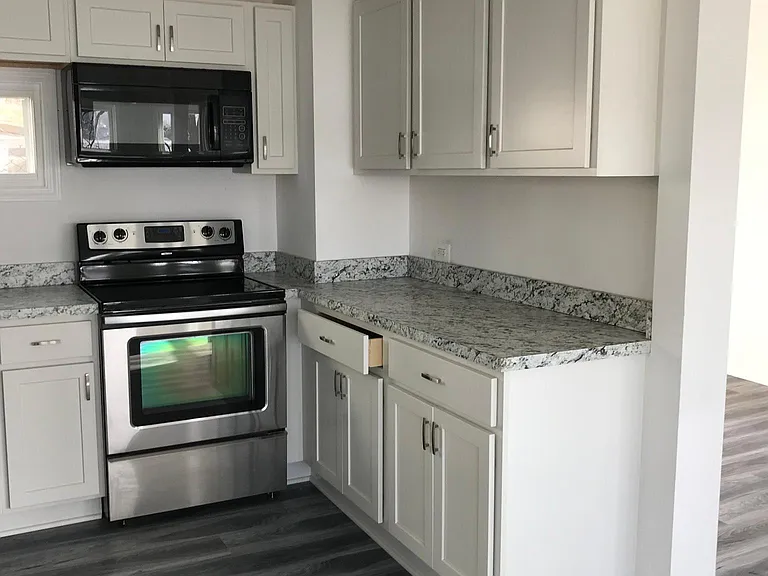 75 Lawrence Ave #A — Photo 17