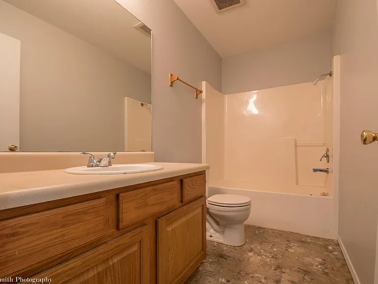 250 Meadow Ct #250 — Photo 5