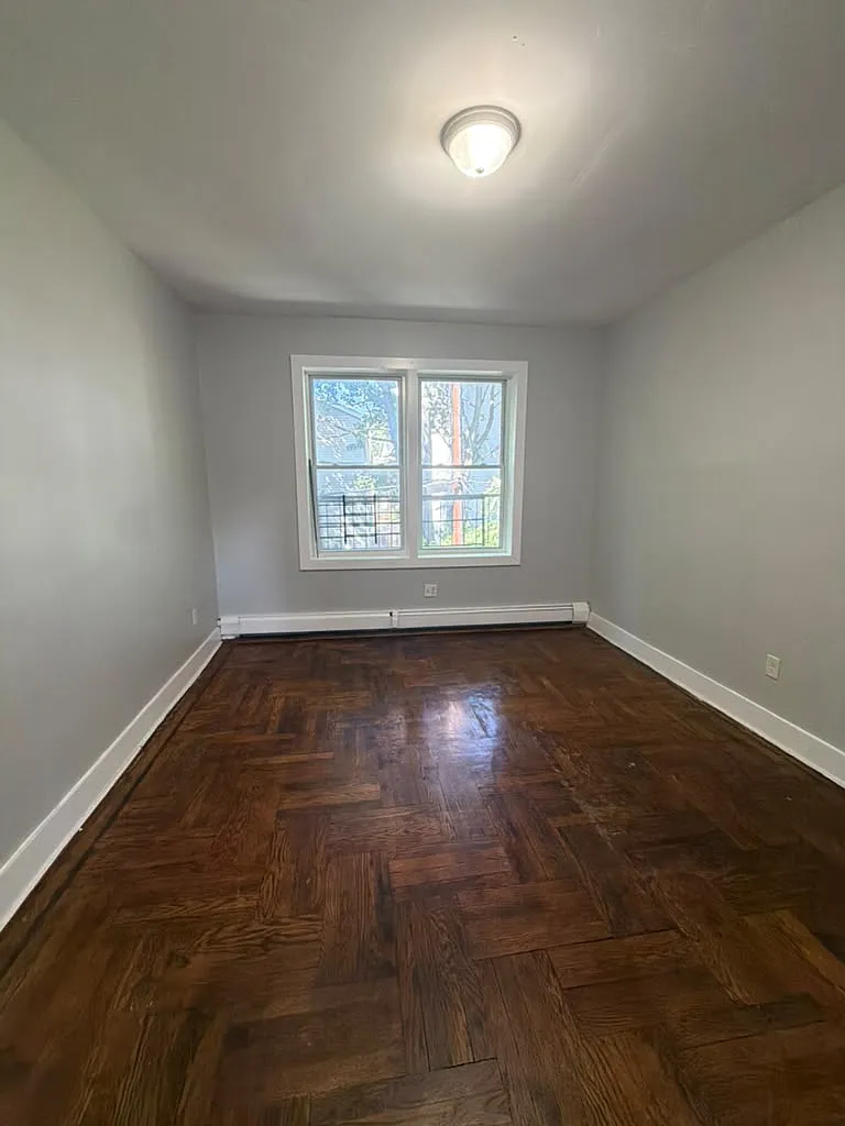 902 Bergen St — Photo 4