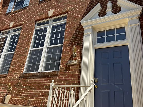 2nd image of 2743 Manhattan Pl