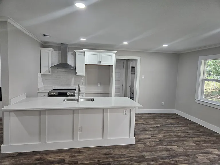 301 Kansas St — Photo 10
