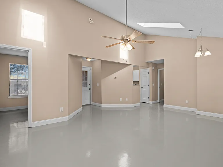 1160 Shipyard Blvd — Photo 6