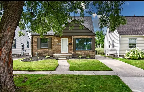 2420 Woodward Hts Photo 1