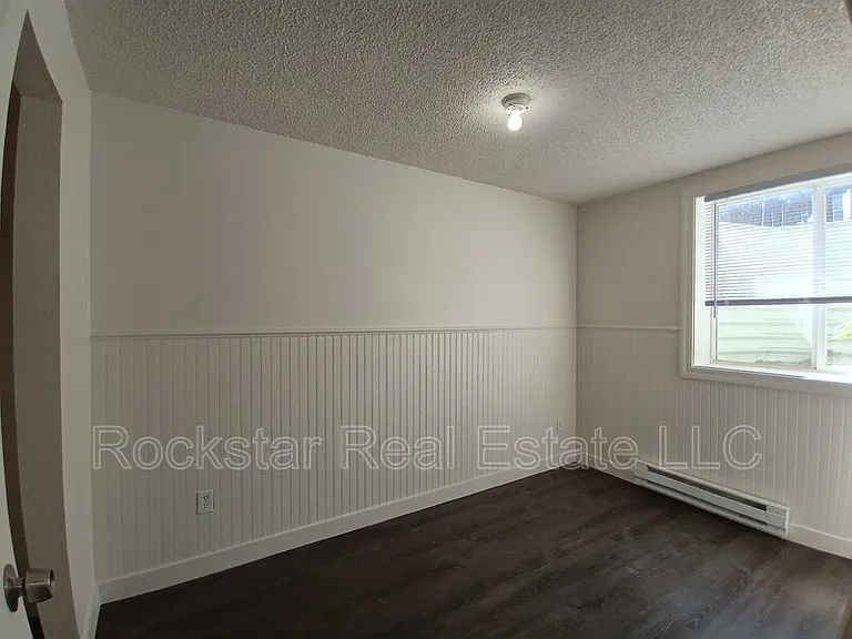 702 E Bridgeport Ave — Photo 13