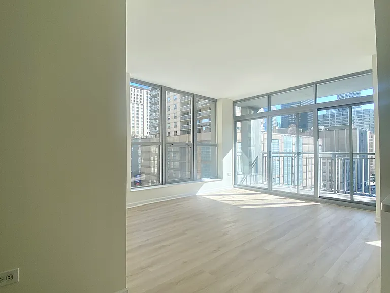 600 N Dearborn St #812 — Photo 4
