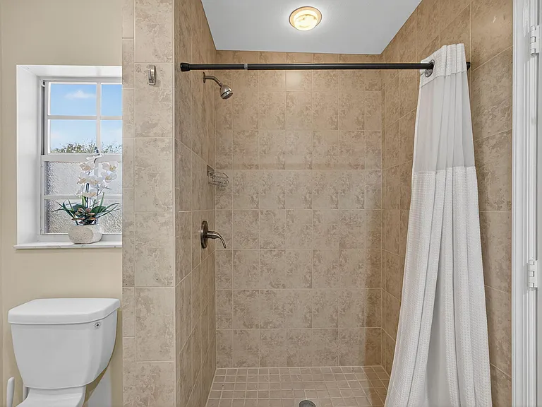 8400 Heritage Club Dr — Photo 37