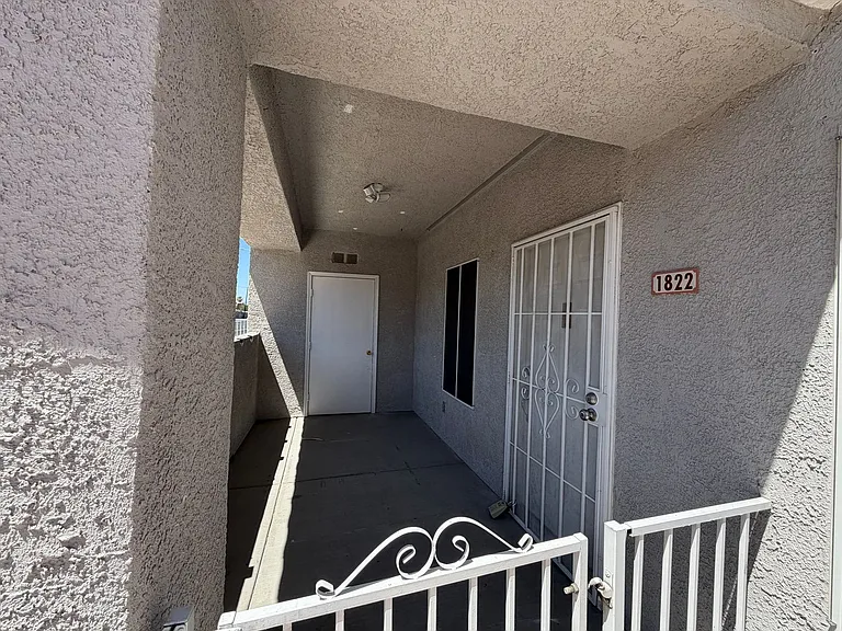 1822 N Jones Blvd — Photo 2
