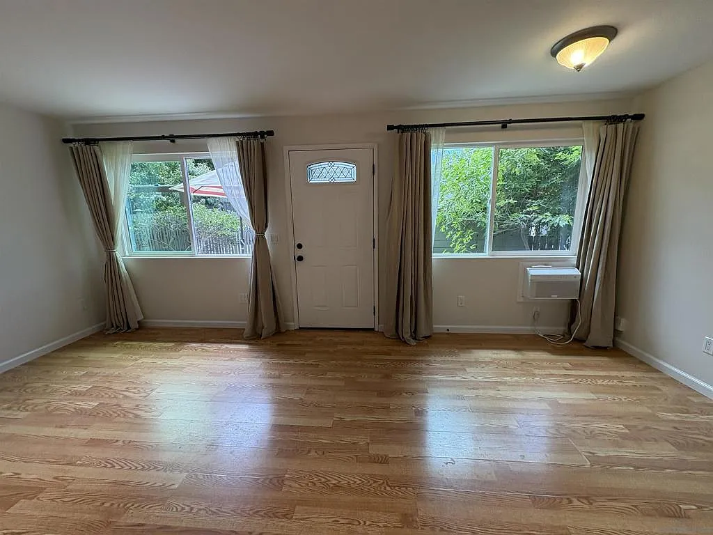 1 bed, 800 sqft, $3,900 — Photo 4