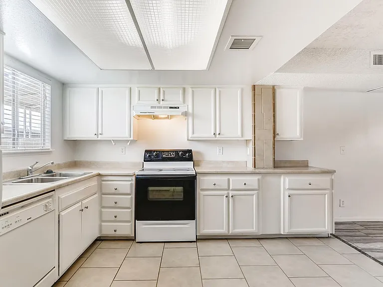 6227 W Washington Ave — Photo 10