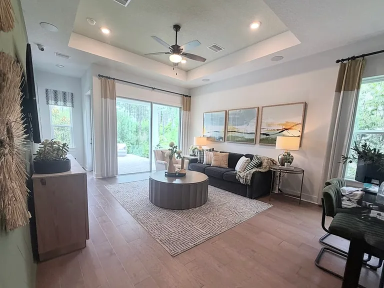 47 Oak Breeze Dr — Photo 2