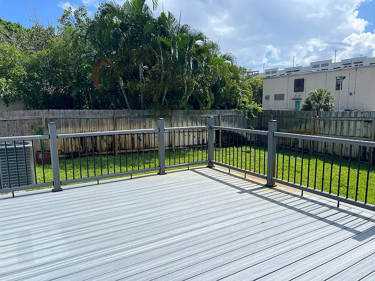 222 SE 3rd St — Photo 33
