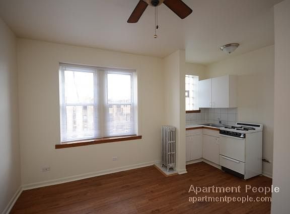 2nd image of 4031 N Kenmore Ave APT 415