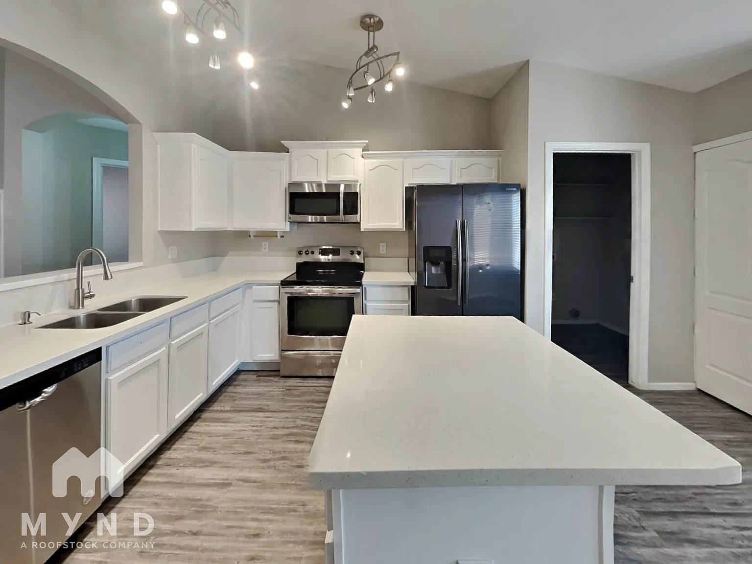 4 bed, 2.0 bath, 1609 sqft, $2,295 — Photo 3