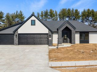 366 Keltic Pines Blvd, Huntertown, IN 46748