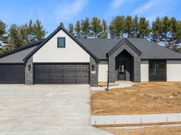 366 Keltic Pines Blvd, Huntertown, IN 46748