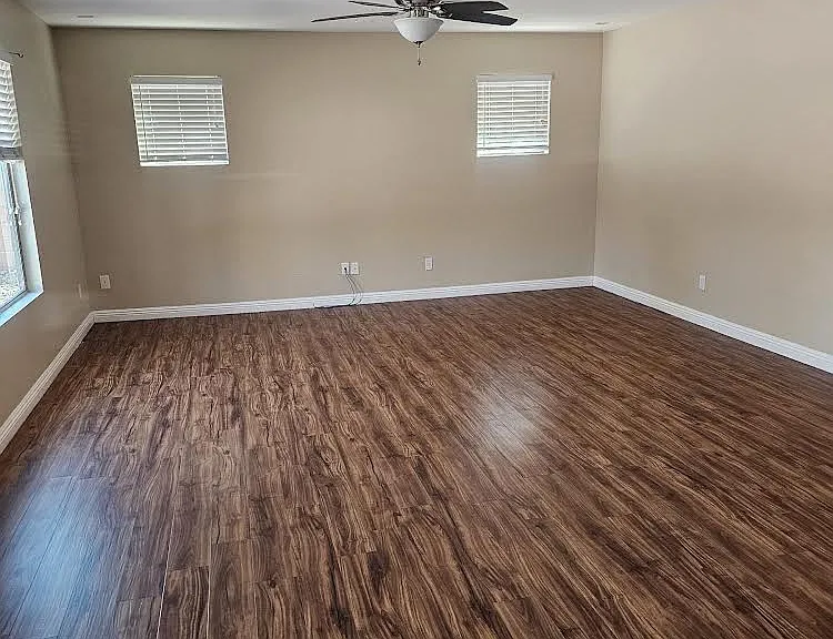 586 W Cobblestone Ct — Photo 2