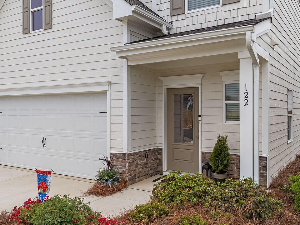 1st image of 122 Commons Cir