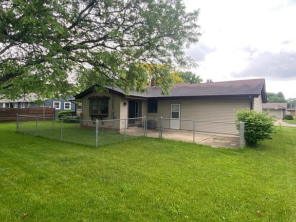 3rd image of 1711 Greenwich Ln