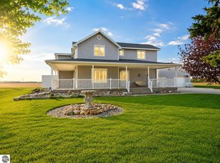 10989 E Pleasant Valley Rd, Shepherd, MI 48883