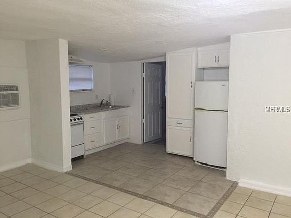 2nd image of 1906 Cloverlawn Ave #A