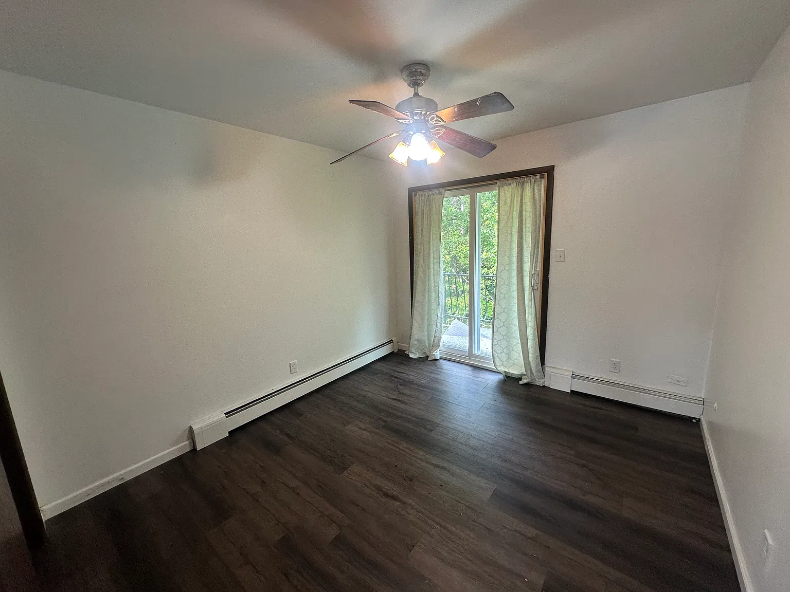 2 bed, 1000 sqft, $1,295 — Photo 4