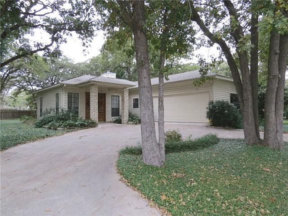 3rd image of 707 Enfield Dr