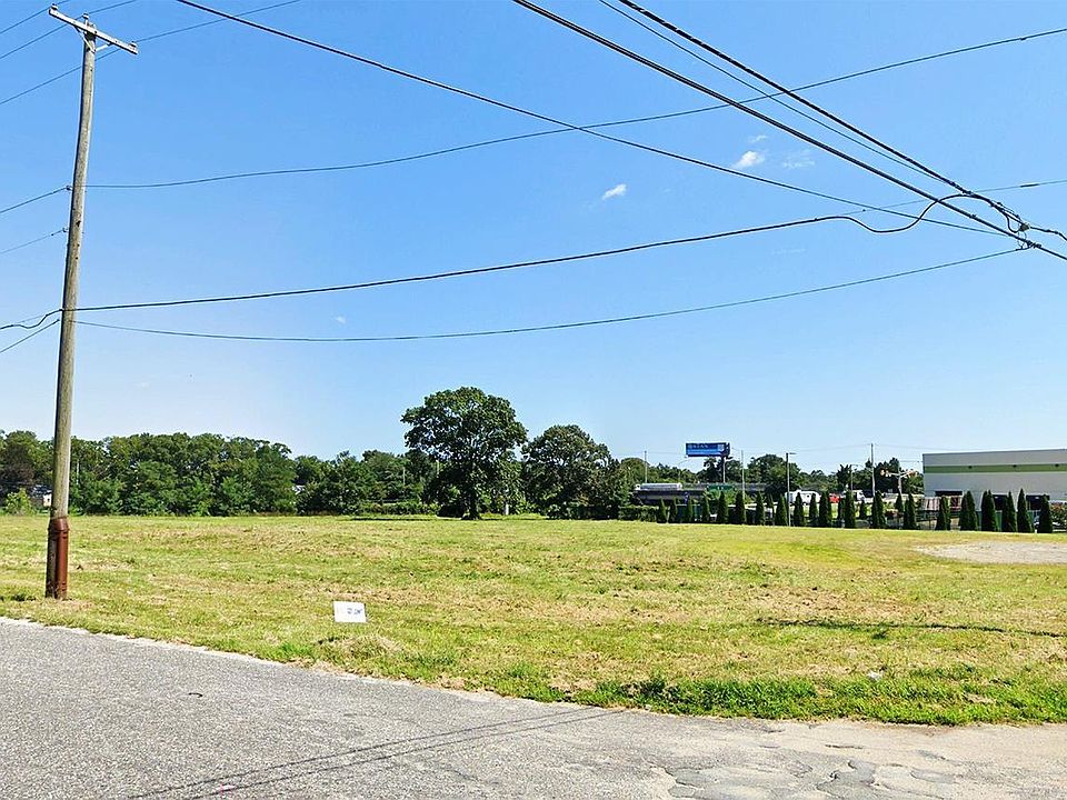 2nd image of 410 Mill Rd