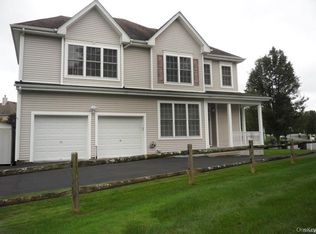 6 Blackmoor Cir, Highland Mills, NY 10930