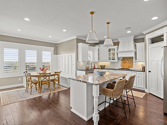 5th image of 1175 N Robyn Way