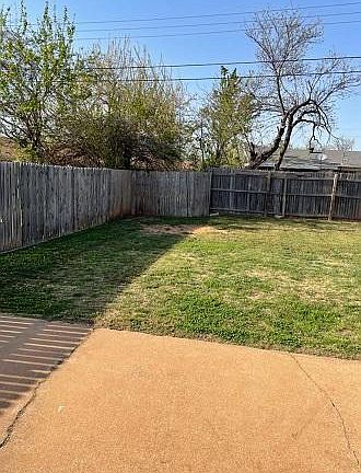 3rd image of 521 SW 61st Ter