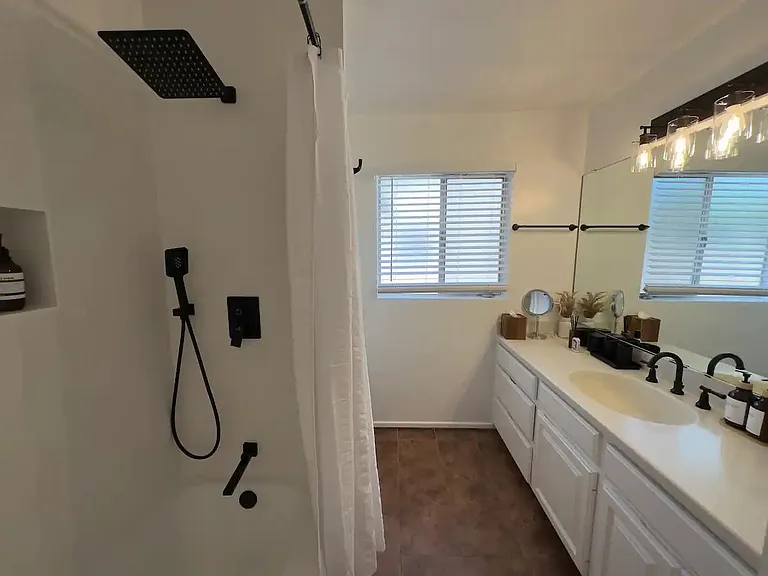 444 N Shattuck Pl — Photo 34