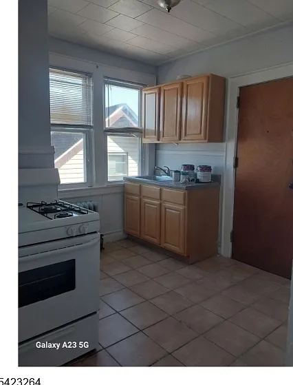 181 Keer Ave #3 — Photo 2