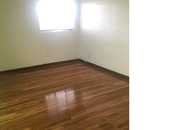 4th image of 3001 Dyer St