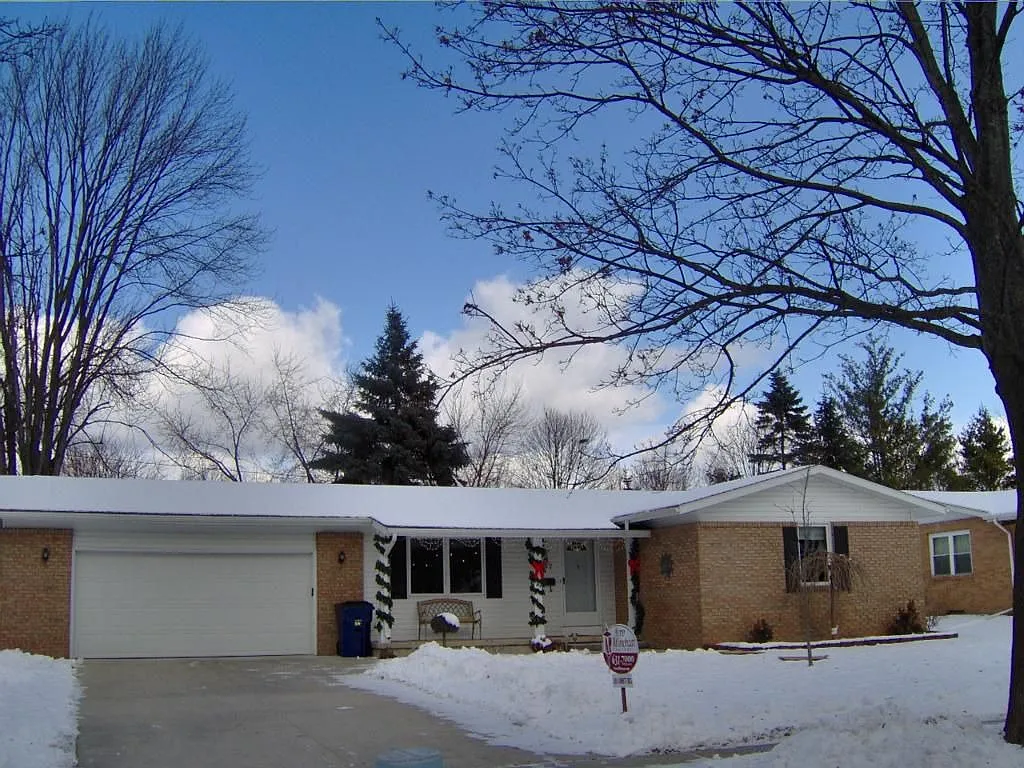 307 Hollybrook Dr photo 1