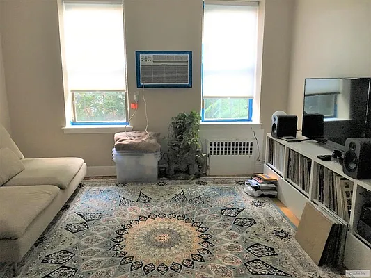 Rented by Charles Coutinho LLC | media 25