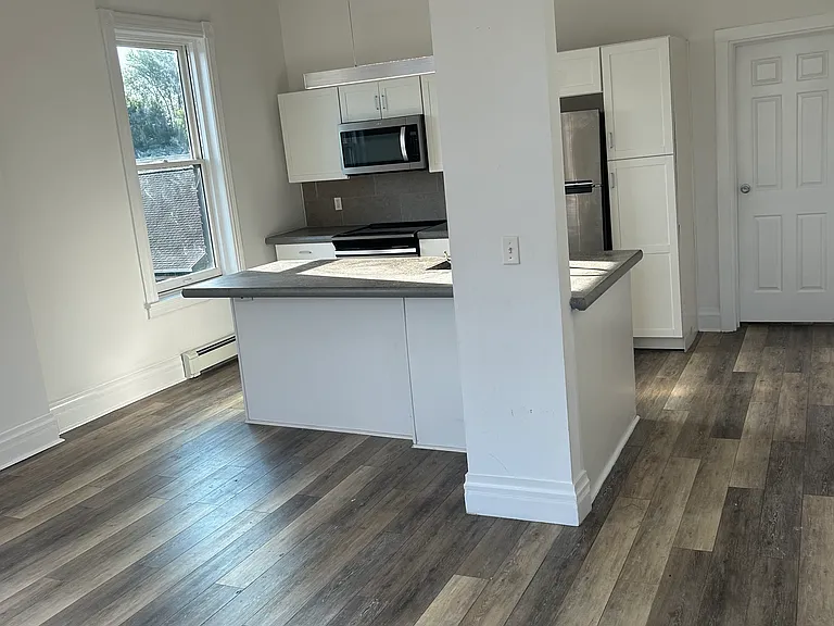 216 Main St — Photo 3