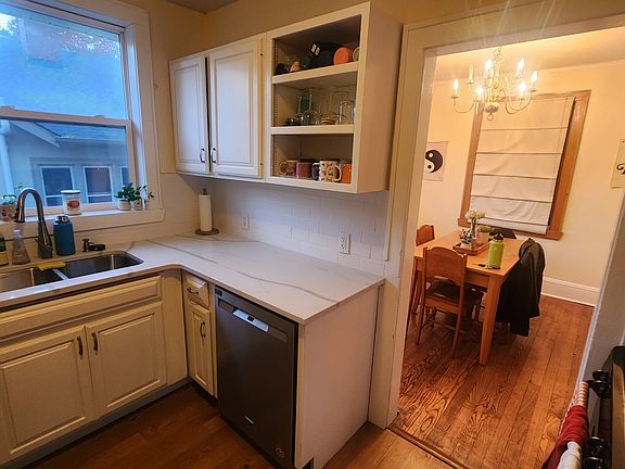 4th image of 2044 Fairmount Ave