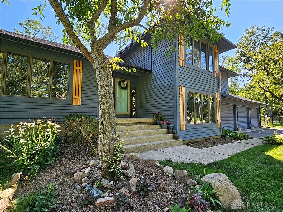 1st image of 25 Vanessa Dr