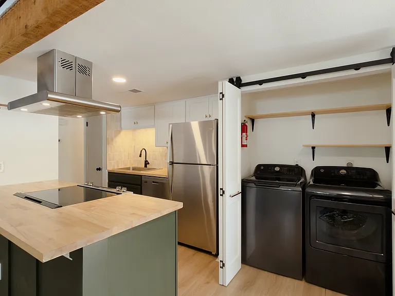 7004 Oak Meadow Cir #B — Photo 10
