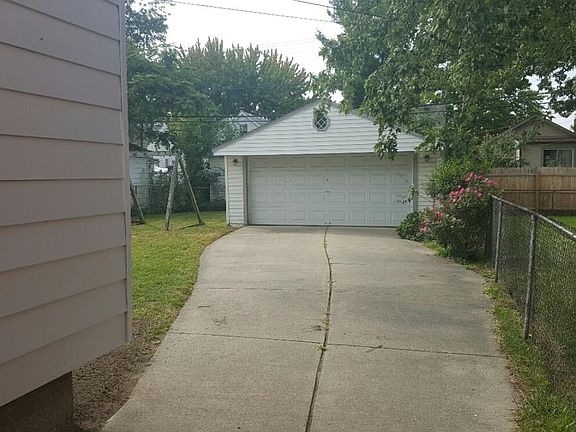 4th image of 23401 Hughes Ave