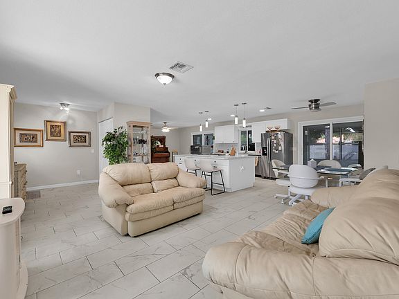 5th image of 552 SW Eyerly Avenue