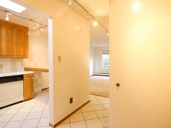 3rd image of 1737 Jackson St APT 103