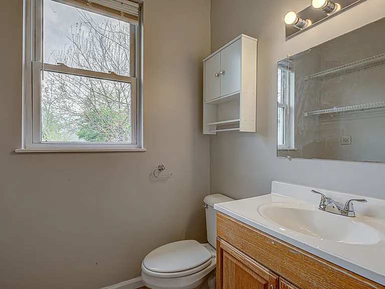 1915 Woodlawn Ave — Photo 6