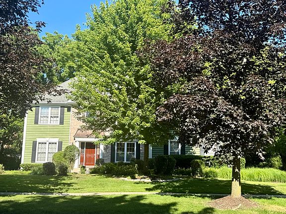 2nd image of 1002 Stonehedge Rd