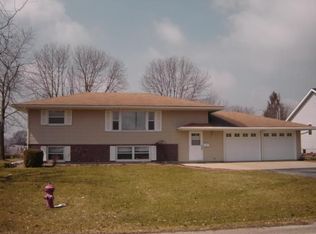 102 Walnut St, Van Horne, IA 52346