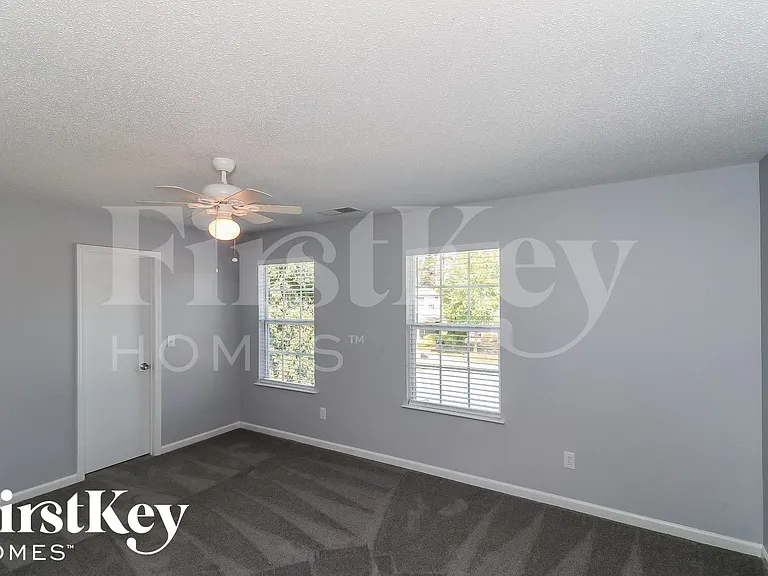 1033 Sycamore Ln — Photo 6